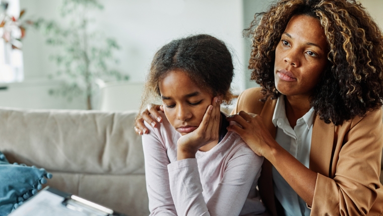 Therapy-for-Kids-5-Signs-that-Your-Child-Should-See-a-Therapist Supportive mom and sad daughter in a therapist's office | Therapy for Kids: 5 Signs that Your Child Should See a Therapist | Mindful Health Solutions